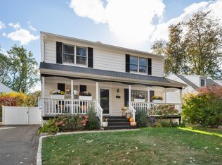 105 Perry St, Fairfield, CT 06824