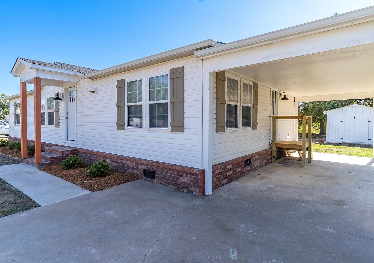 Fully Remodeled 3 Bed, 2 Bath Home in Barling — Photo 2