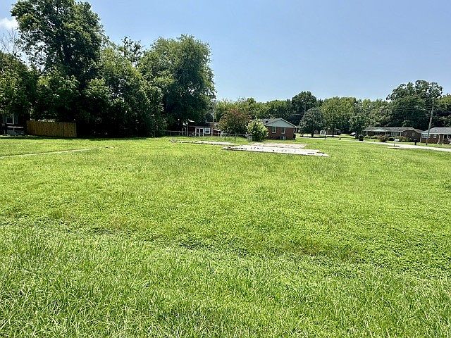 2nd image of 921 Murrey Dr