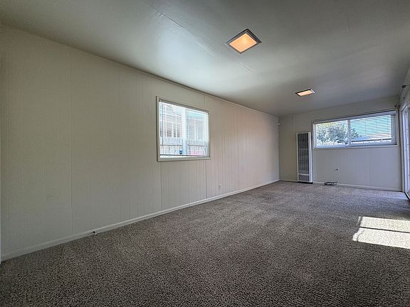 4th image of 724 Rand St