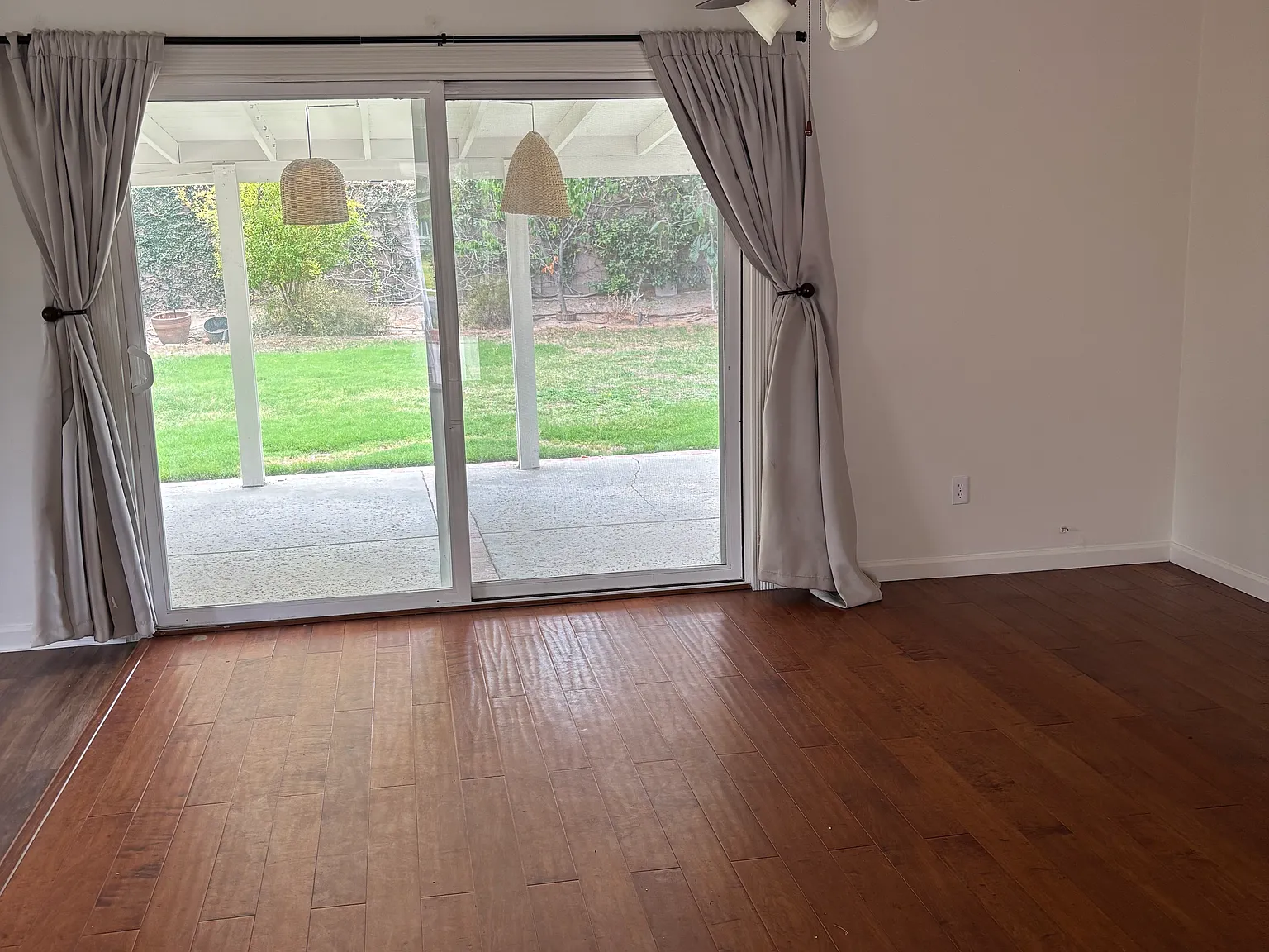23464 Sylvan St — Photo 3