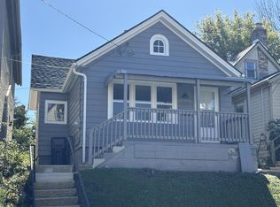 1017 E Pearson STREET, Milwaukee, WI 53202