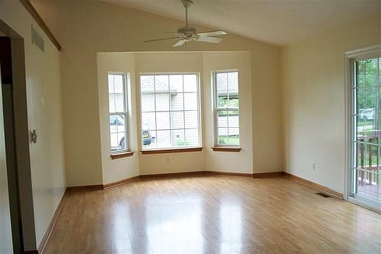 4th image of 1134 Sunset Dr