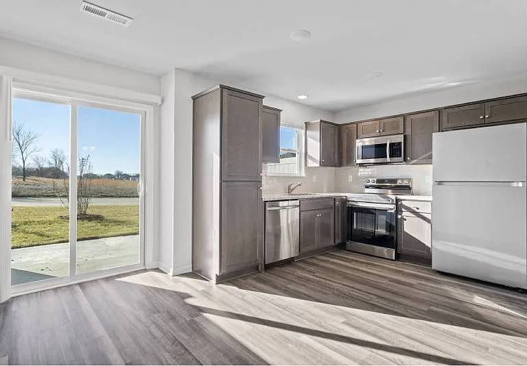 Oak Woods Townhomes — Photo 33