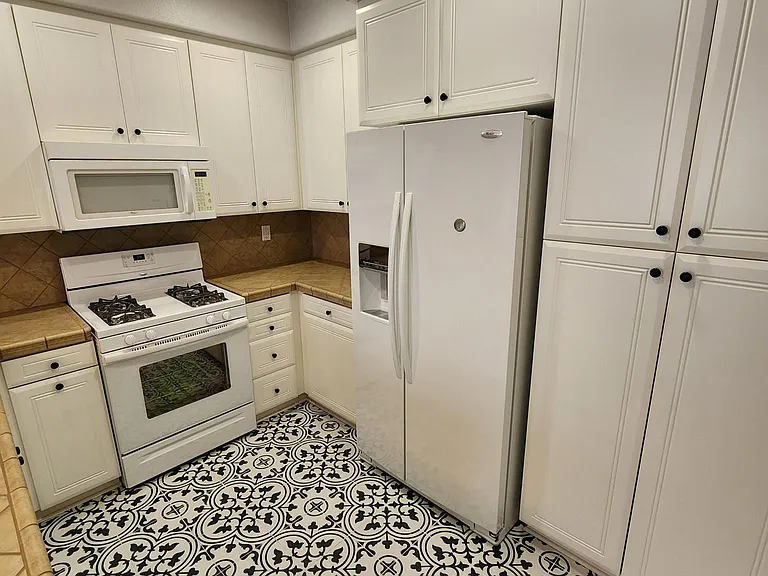 969 S Bluff Rd — Photo 17