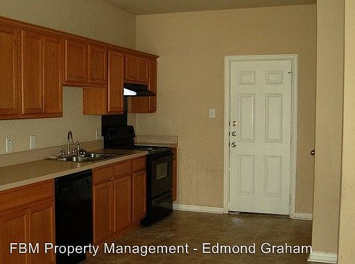 2nd image of 1709 N Kaufman St