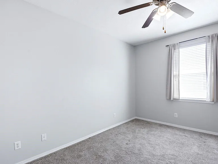 930 Sterling Creek Cir — Photo 29