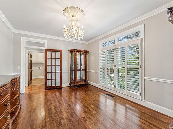 5th image of 709 Cunningham Cir
