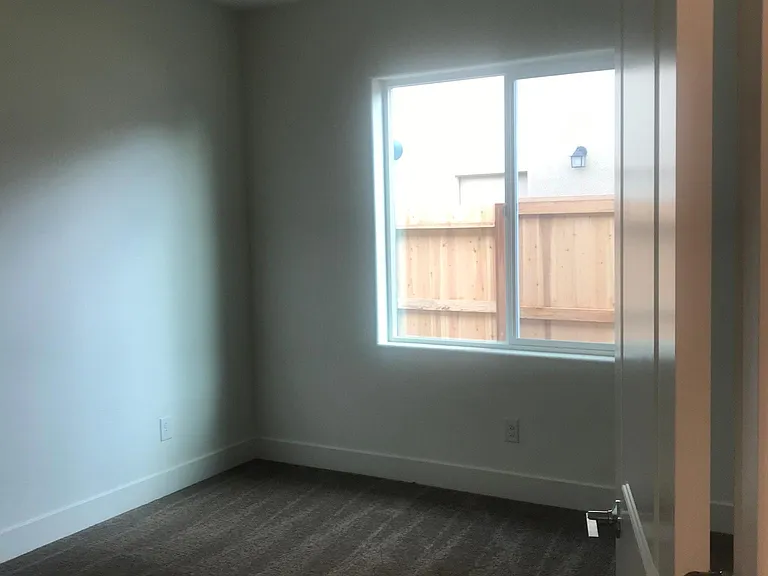 475 River St — Photo 8