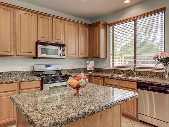 Kitchen w granite counters