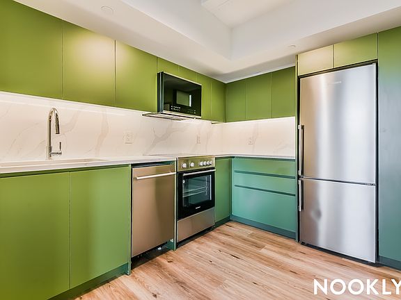 4th image of 619 Throop Ave #Penthouse 9