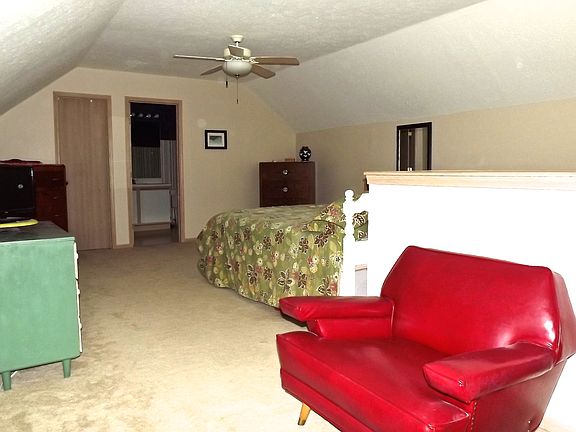 5th image of 168 Stonegate Blvd