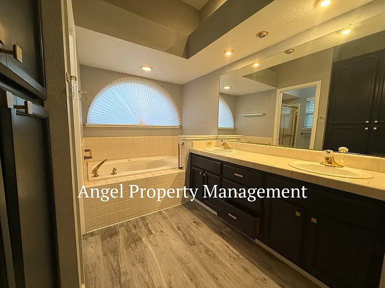 9131 Brienne Way — Photo 10