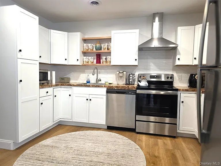 90 W Market St #1 — Photo 11