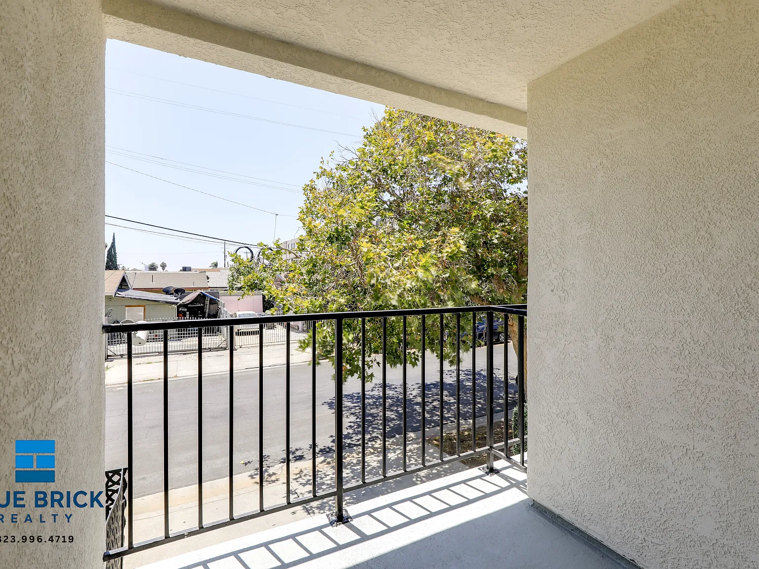 Spacious 2BR Townhouse Style Residence with Private Balcony & Central AC — Photo 4