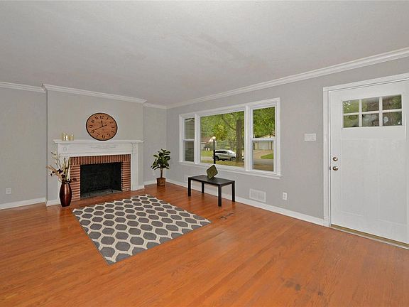 2nd image of 3 Drummond Dr