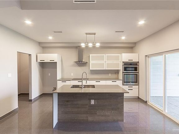 5th image of 2409 S Dominique Dr