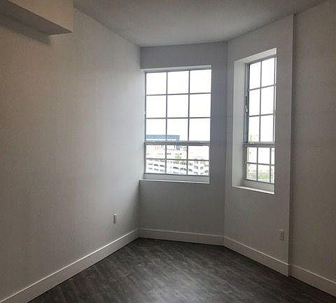 4th image of 410 Evernia St APT 809