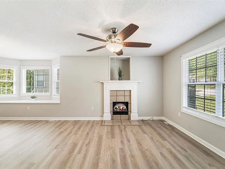 108 Lakeview Dr — Photo 16