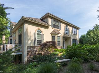 16 Brown Ct, Chester, NJ 07930
