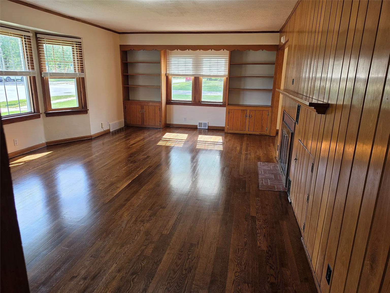 4 bed, 2.0 bath, 1676 sqft, $1,850 — Photo 3