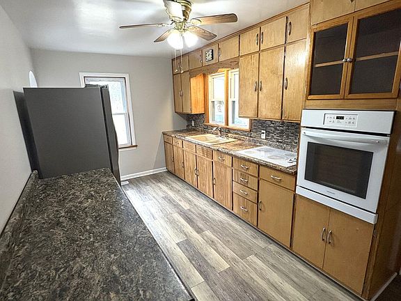 5th image of 327 W North Ave