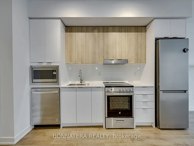 5105 Hurontario St #408 — Photo 11