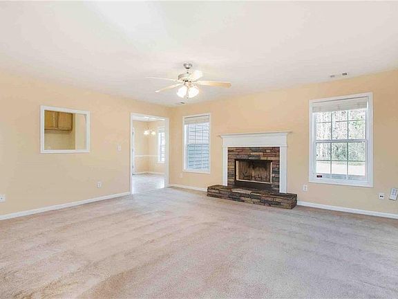3rd image of 933 Piedmont Dr