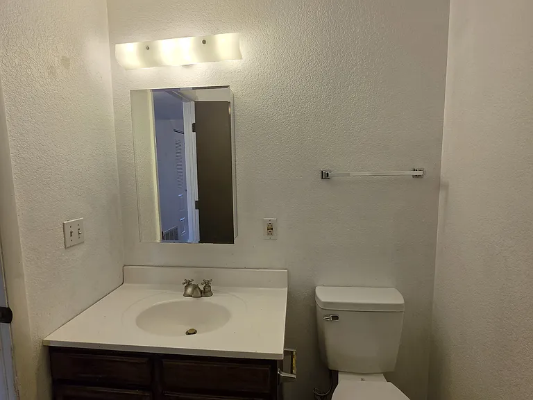 627 1/2 Highline Dr — Photo 9