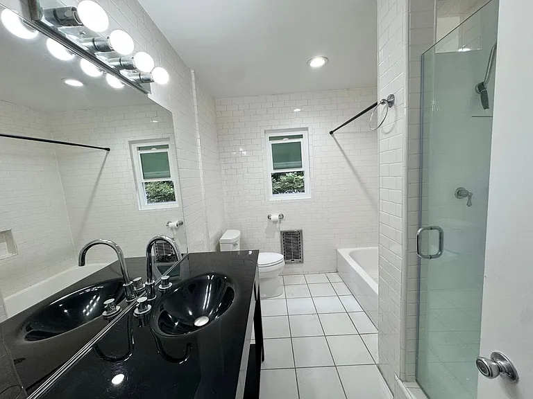 307 S Clark Dr — Photo 24