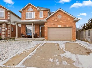 7 Honey Locust Cir, Thorold, ON L2V 5E3