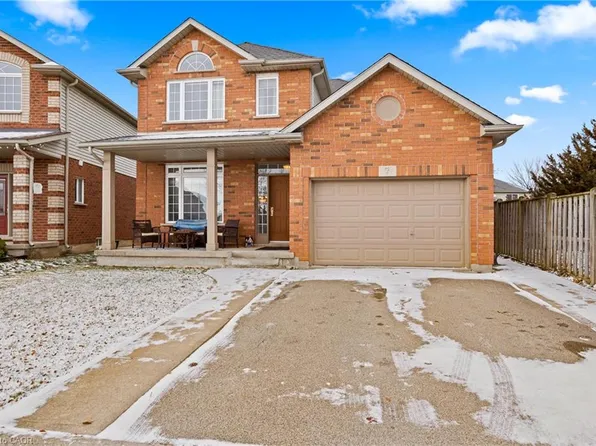 7 Honey Locust Cir, Thorold, ON L2V 5E3