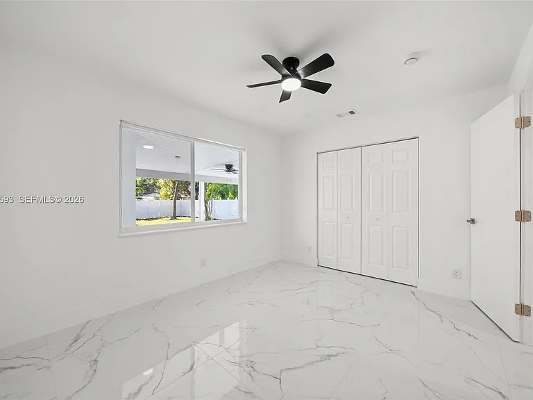 253 SW 4th St — Photo 14