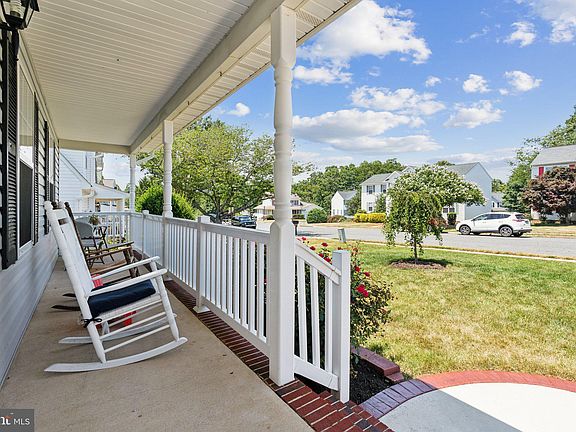 3rd image of 16 Sassafras Ln