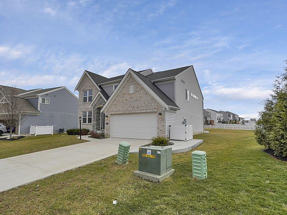 3rd image of 1472 Shawnee Dr