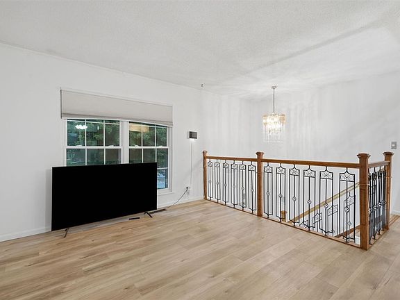 3rd image of 3027 Huxley Ln SW