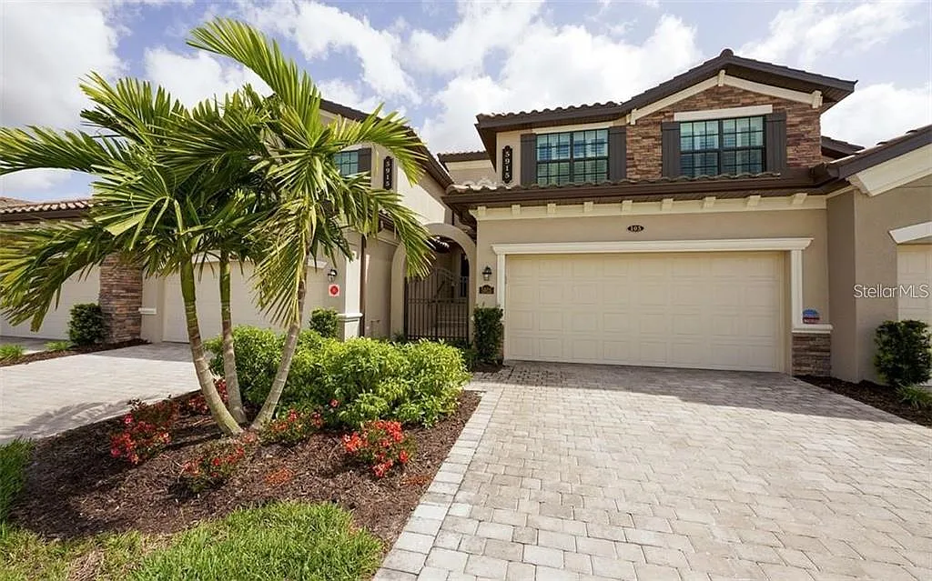 3 bed, 2.0 bath, 2108 sqft, $4,800 — Photo 1