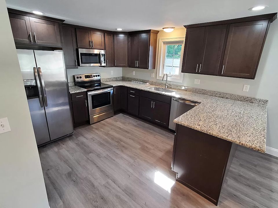 Kitchen - newer appliances, ample cabinets and counters.