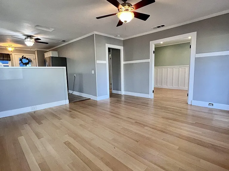 2331 Lincoln Ave — Photo 6