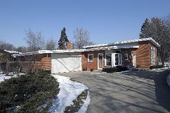 3rd image of 304 N Drury Ln