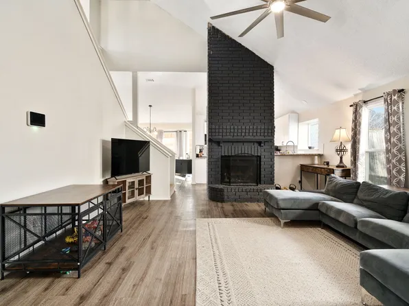 806 Ashmount Ln, Arlington, TX 76017