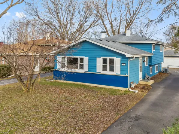 37 Clover Dr, Crystal Lake, IL 60014