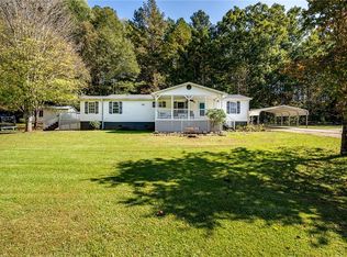 305 S Poplar St, Walhalla, SC 29691