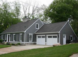 54 River Ridge Rd, Cedar Falls, IA 50613