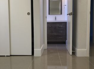 1000 NE 212th Ter, Miami, FL 33179