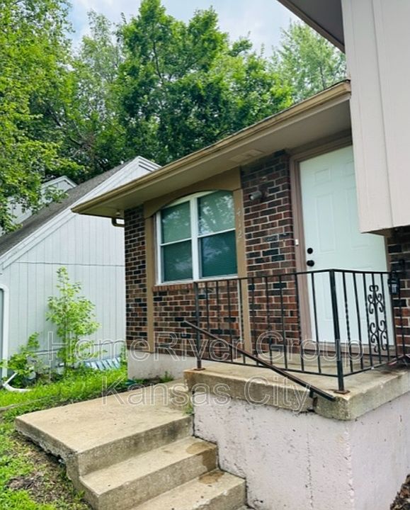 1st image of 412 N Downey Ave