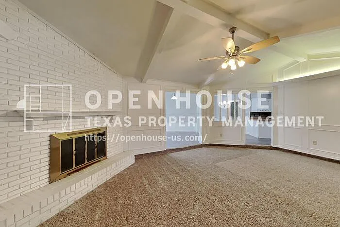 3 bed, 2.5 bath, 2141 sqft, $2,540 — Photo 3