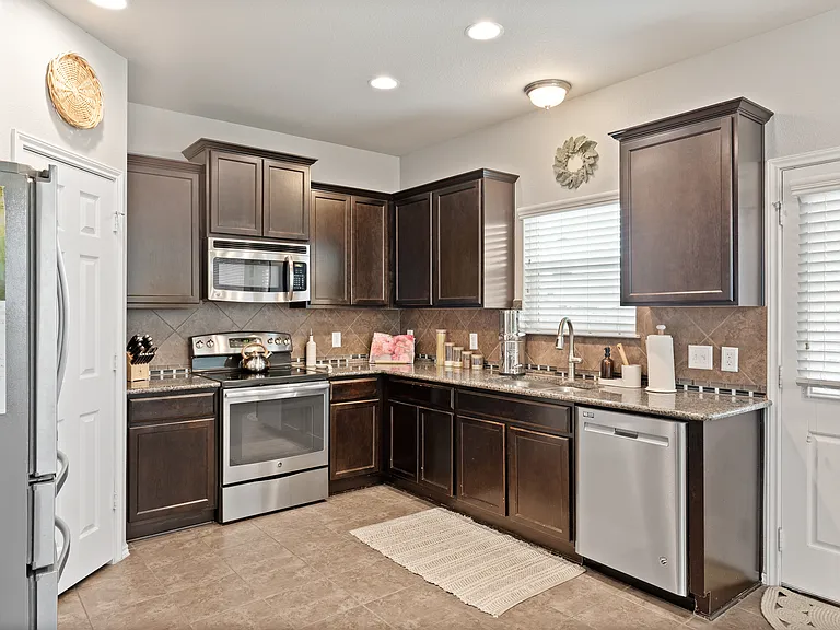 5516 Pinery Dr — Photo 5