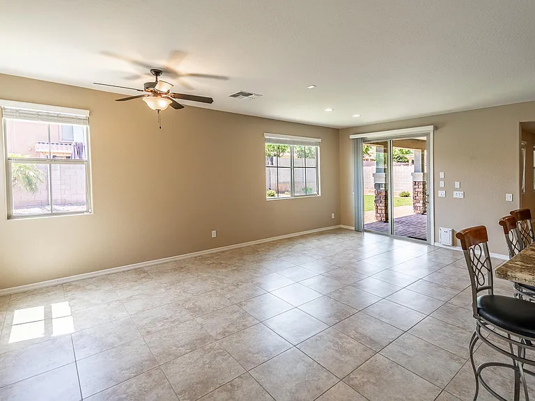 18445 W Saguaro Ln — Photo 13