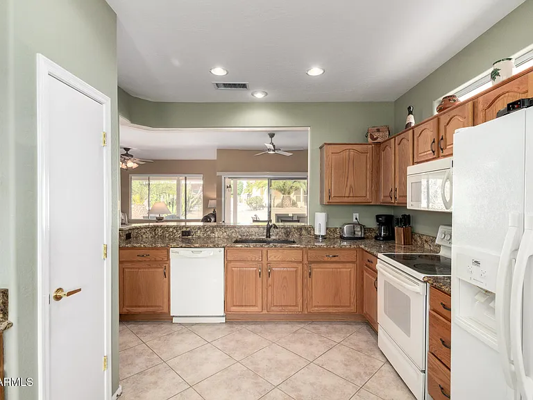 15448 W Moonlight Way — Photo 11